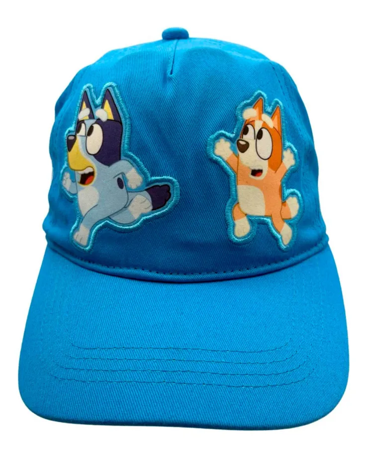 Gorra deportiva con paneles de red ligera