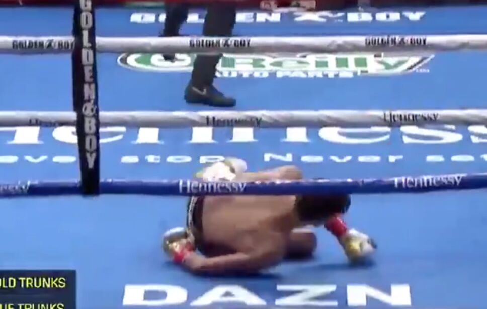 Ryan García cae a la lona Luke Campbell