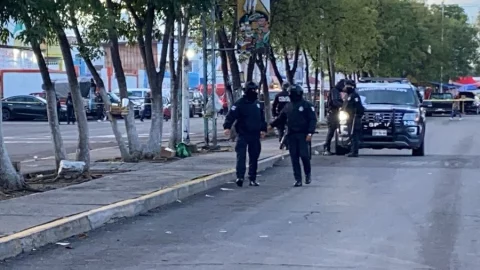 Detienen a hombre que llevaba cabeza humana en la Central de Abasto de Puebla