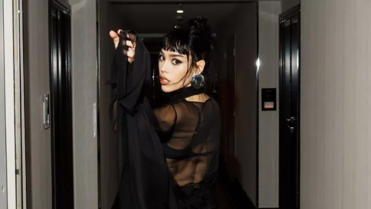 Danna Paola explota contra críticas de fans