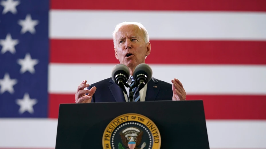 Presidente Joe Biden en una base militar en Suffolk, Inglaterra