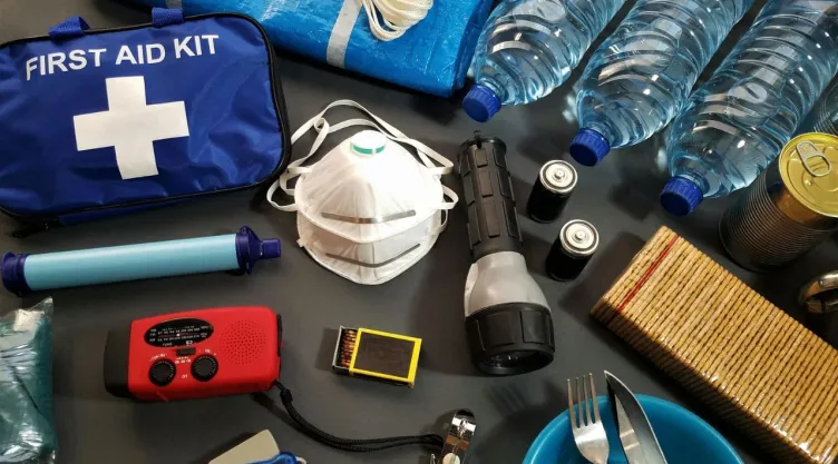 ¿Cuánto cuesta armar una mochila de emergencia y qué cosas debe llevar?
