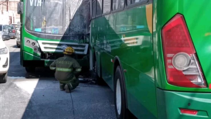 Intenso choque de dos unidades del transporte público