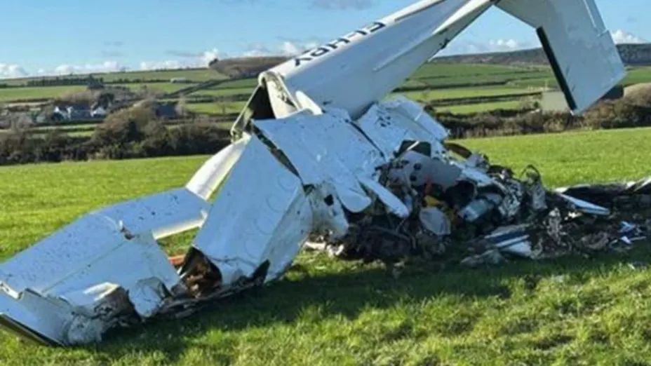 Accidente aéreo dejó caos y muerte hoy: Avión se estrelló cerca de aeropuerto en Irlanda