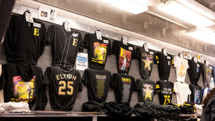 Tianguis de playeras y mercancía de conciertos