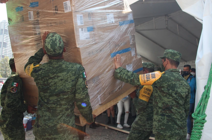 ¡La Secretaría de la Defensa Nacional nuevamente se une a las filas del Juguetón Azteca! ¡Unos verdaderos héroes!