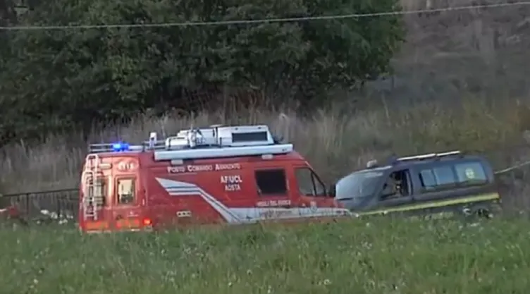 ambulancia rescata cuerpo de montañista