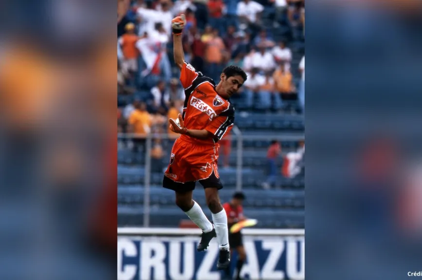 4 Jorge Campos equipos en su carrera.jpg