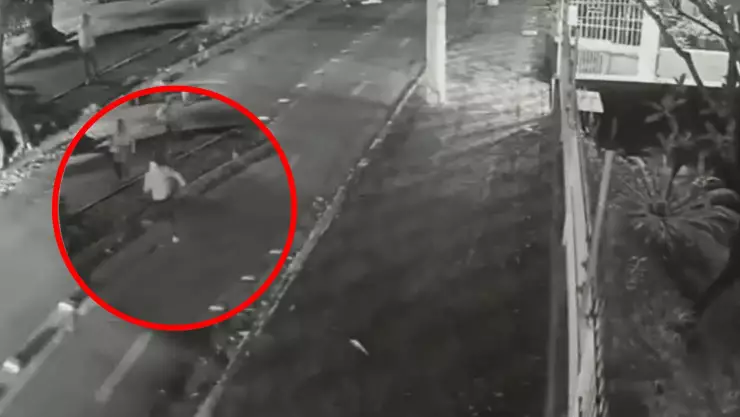 Mujer atropellada por un camión en Brasil; video.jpg