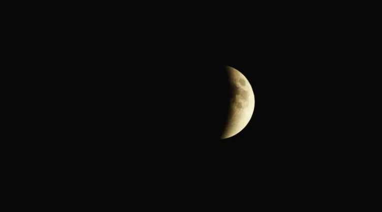 /estilo-de-vida/eclipse-parcial-de-luna-agosto-2026-cuando-sucedera