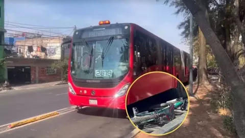 VIDEO: Ciclista murió aplastado por Metrobús tras invadir carril; así pasó