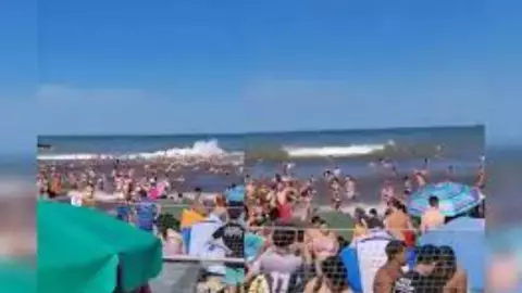 ¡IMPRESIONANTE! Video del meteotsunami en Argentina que dejó un muerto y pánico en las playas