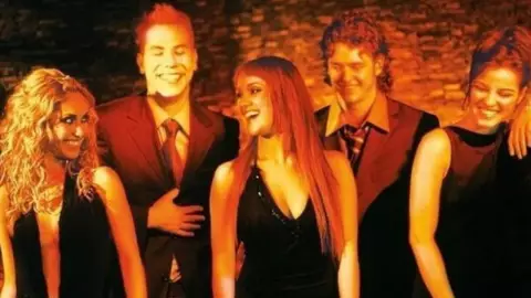 poncho herrera es cortado de las fotos de rbd