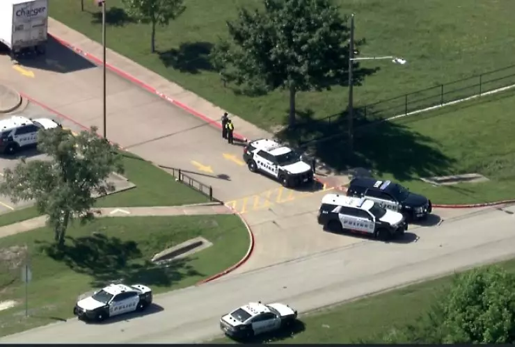 Estudiante baleado y agresor bajo custodia luego de un tiroteo en una escuela secundaria en Texas