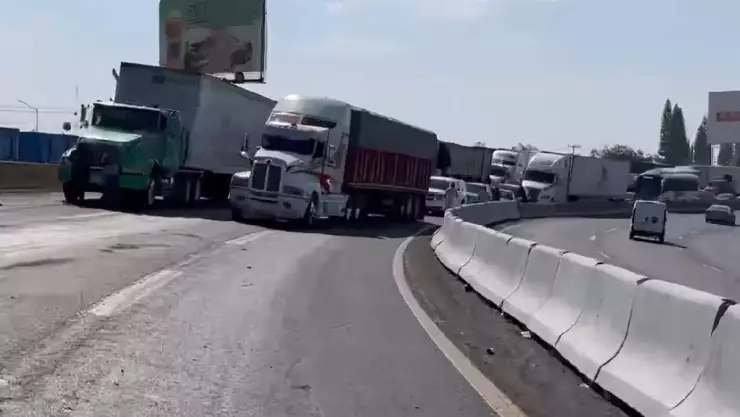 vuelca camión en la León-Silao