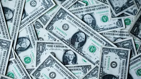 ¡Así cierra el peso! Este es el precio del dólar al cierre de HOY, jueves 23 de octubre de 2025