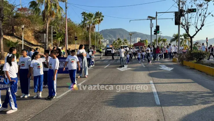 Alumnos de primaria realizan marcha en Acapulco hoy, 27 enero 2026