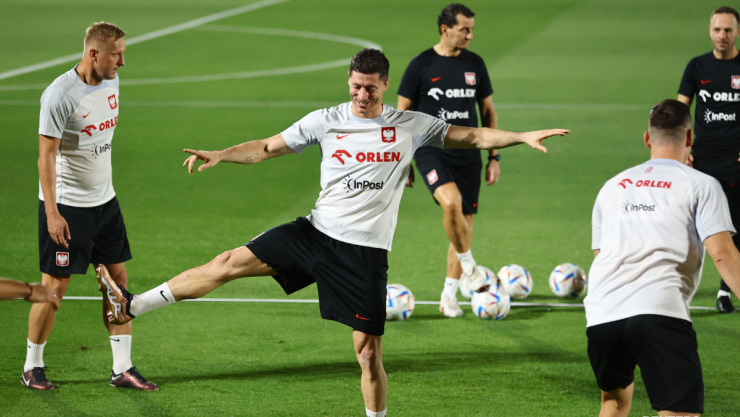Robert Lewandowski con la selecci&oacute;n de Polonia