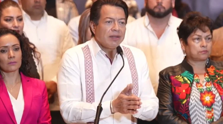 El INE detiene a Mario Delgado y Morena por promocionar “corcholatas”