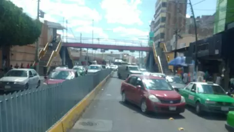 Invaden carril