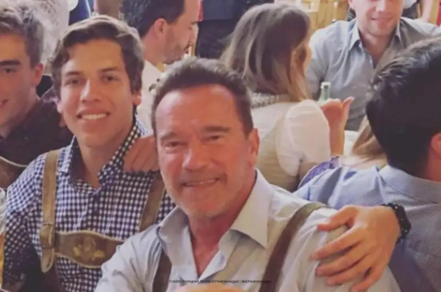 Arnold-Schwarzenegger-detective-en-el-kinder