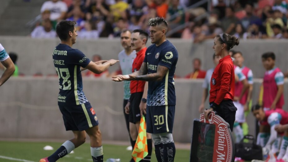 Nico Castillo entra de cambio