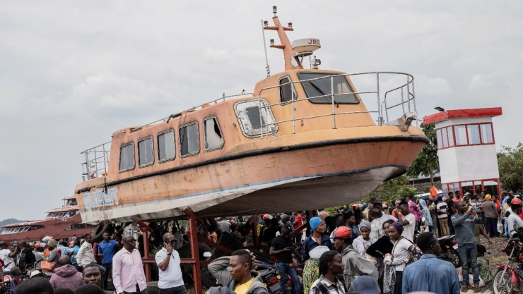 Barco que transportaba pasajeros y mercancías se hundió en el lago Kivu, en el Congo.
