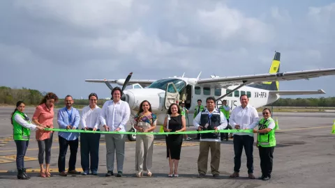 Realizan el corte de listón para la nueva ruta aérea Cancún-Cozumel
