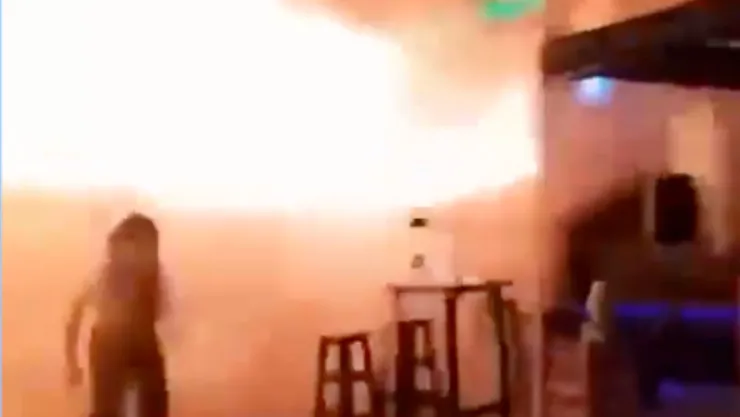 IMÁGENES SENSIBLES | Un voraz incendio en un restaurante deja al menos 27 personas fallecidas (VIDEO).jpg