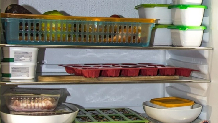 Expertos explican si es PELIGROSO guardar comida en envases de plástico