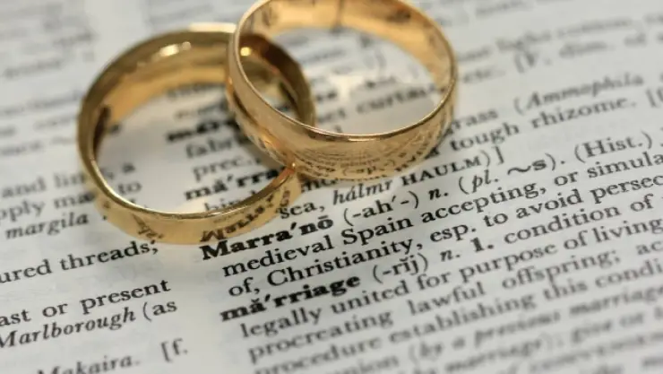 Policía irrumbe boda gay en hotel y detiene a 200 invitados