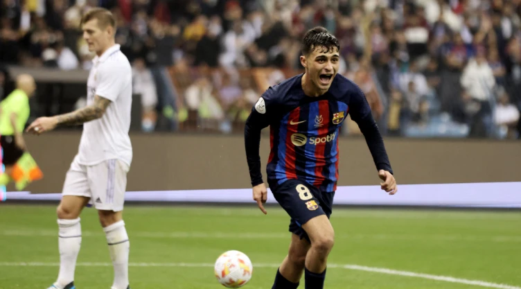 Pedri celebra el gol ante Real Madrid