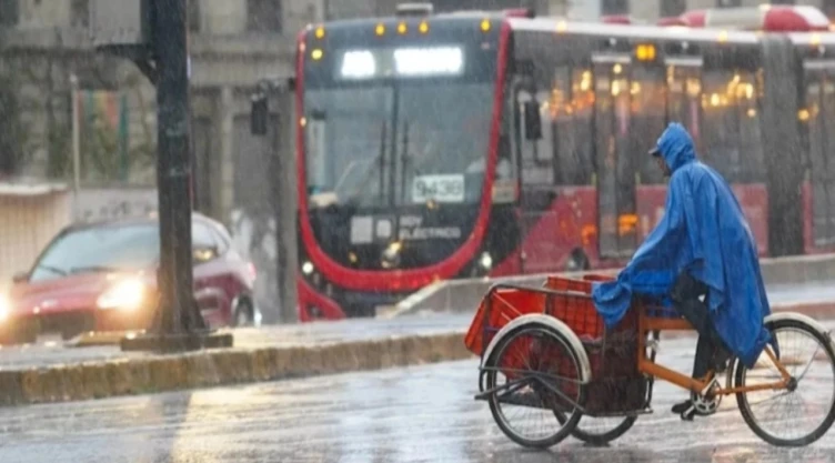 Lluvias golpean la CDMX alertan por granizo tormentas y encharcamientos en estas alcaldías.webp