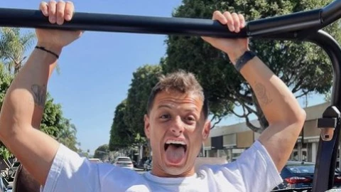 El Chicharito sorprende diciendo que le gusta Ángela Aguilar