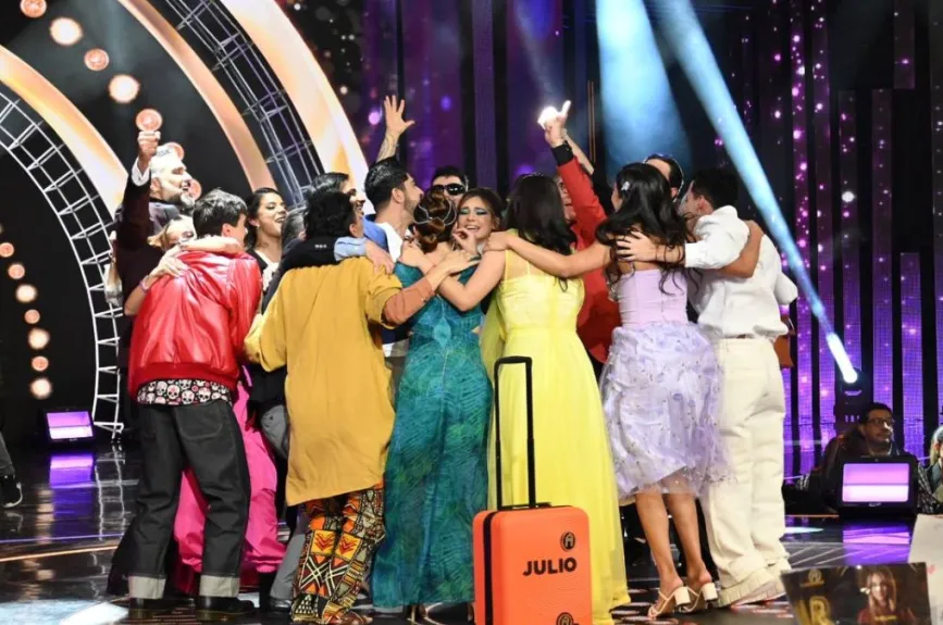 Aunque los académicos extrañarán a su compañero Brandon, su emoción por llegar a la semifinal fue evidente. Entre lágrimas y confusión, se abrazaron como la gran familia que han formado, apoyándose mutuamente en este momento de transición. La solidaridad y el cariño que se tienen hicieron que, a pesar de la tristeza por la partida de Brandon, la alegría de avanzar juntos brillara intensamente.