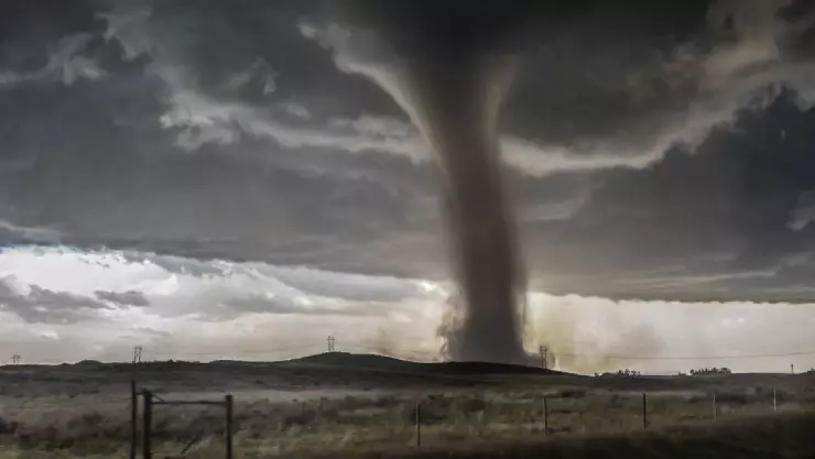 Un tornado que azot&oacute; a la poblaci&oacute;n en Estados Unidos y se prev&eacute; que afectar&aacute; varias zonas