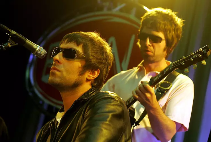 Photo of Noel GALLAGHER and Liam GALLAGHER and OASIS