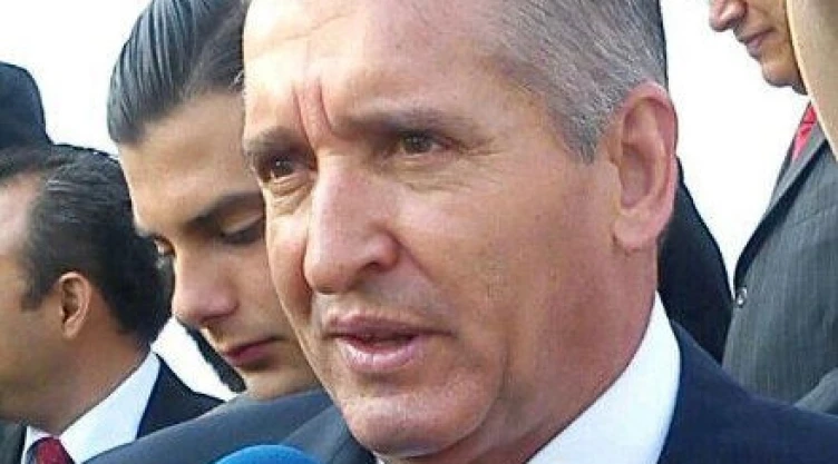 El alcalde de Tonalá, Jalisco, Jorge Arana Arana, fue puesto en ‘jaque’ cuando se le cuestionó sobe nepotismo por una lista de trabajadores, donde 57 son sus parientes