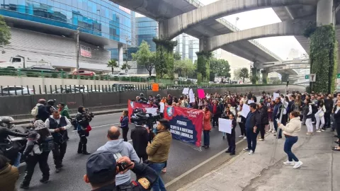 ¡Cierre en carriles centrales de Periférico! El cierre es parcial, a la altura de Las Flores con dirección a Viaducto Miguel Alemán