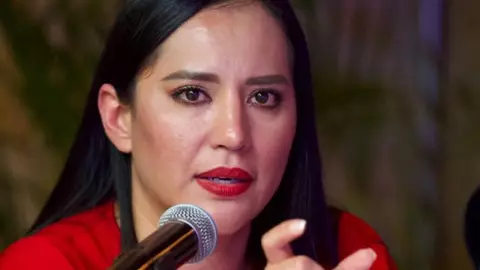 La alcaldesa de Cuauhtémoc, Sandra Cuevas despidió a 2 funcionarios públicos tras la trifunca realizada luego del rerito de sonideros de la Alameda de Santa María La Ribera.