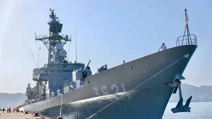 buque de la Escuadra de Entrenamiento de la Fuerza Marítima de Autodefensa de Japón en Acapulco