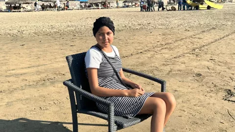 Betzabeth, paciente de cáncer, cumple su sueño de visitar Mazatlán