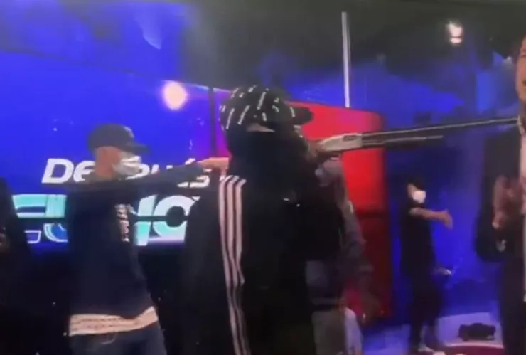 Hombres armados en televisora de Ecuador