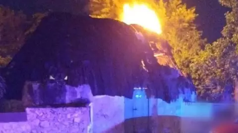 Reportan fuerte incendio de casa en el centro de Umán_ FOTOS