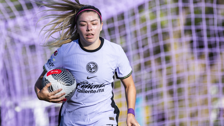 Katty Mart&iacute;nez con Am&eacute;rica Femenil