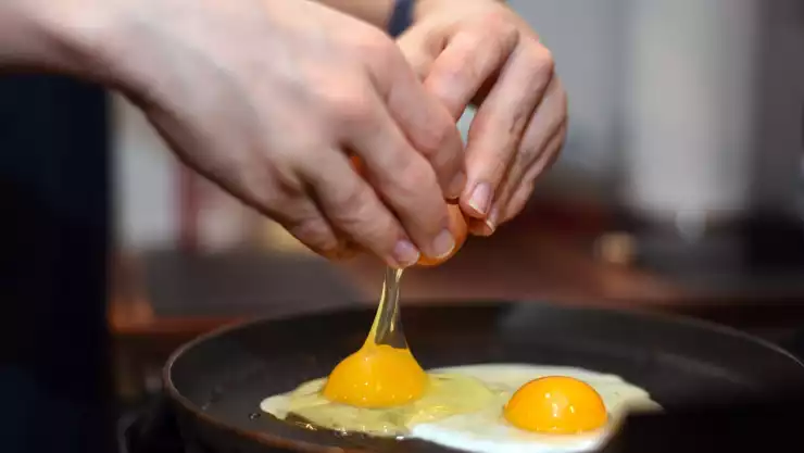 Comer dos huevos al día no hace daño