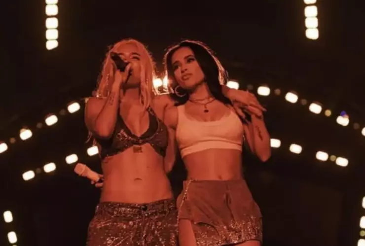 Becky G mandó un lindo mensaje a Karol G tras compartir escenario en Medellín
