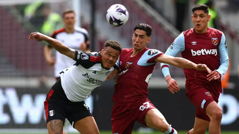 Raúl Jiménez se impuso a Edson Álvarez y lo aleja de Europa.jpg