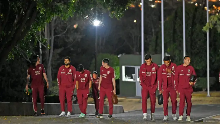 jugadores de la selección mexicana llegan a la concentración.jpg