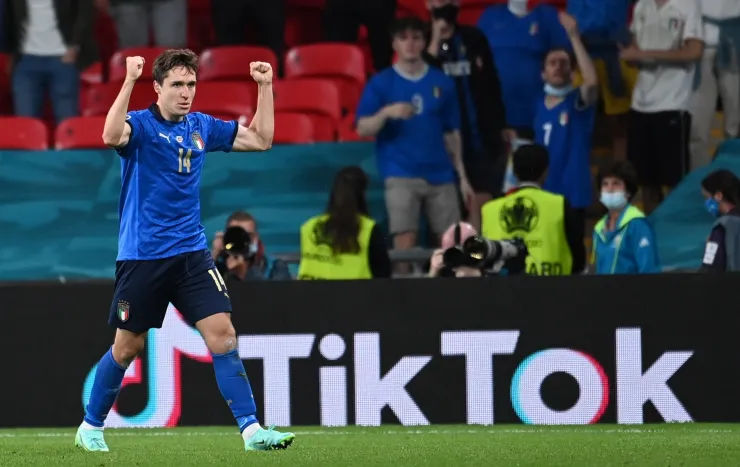Federico Chiesa celebra su anotación ante Austria